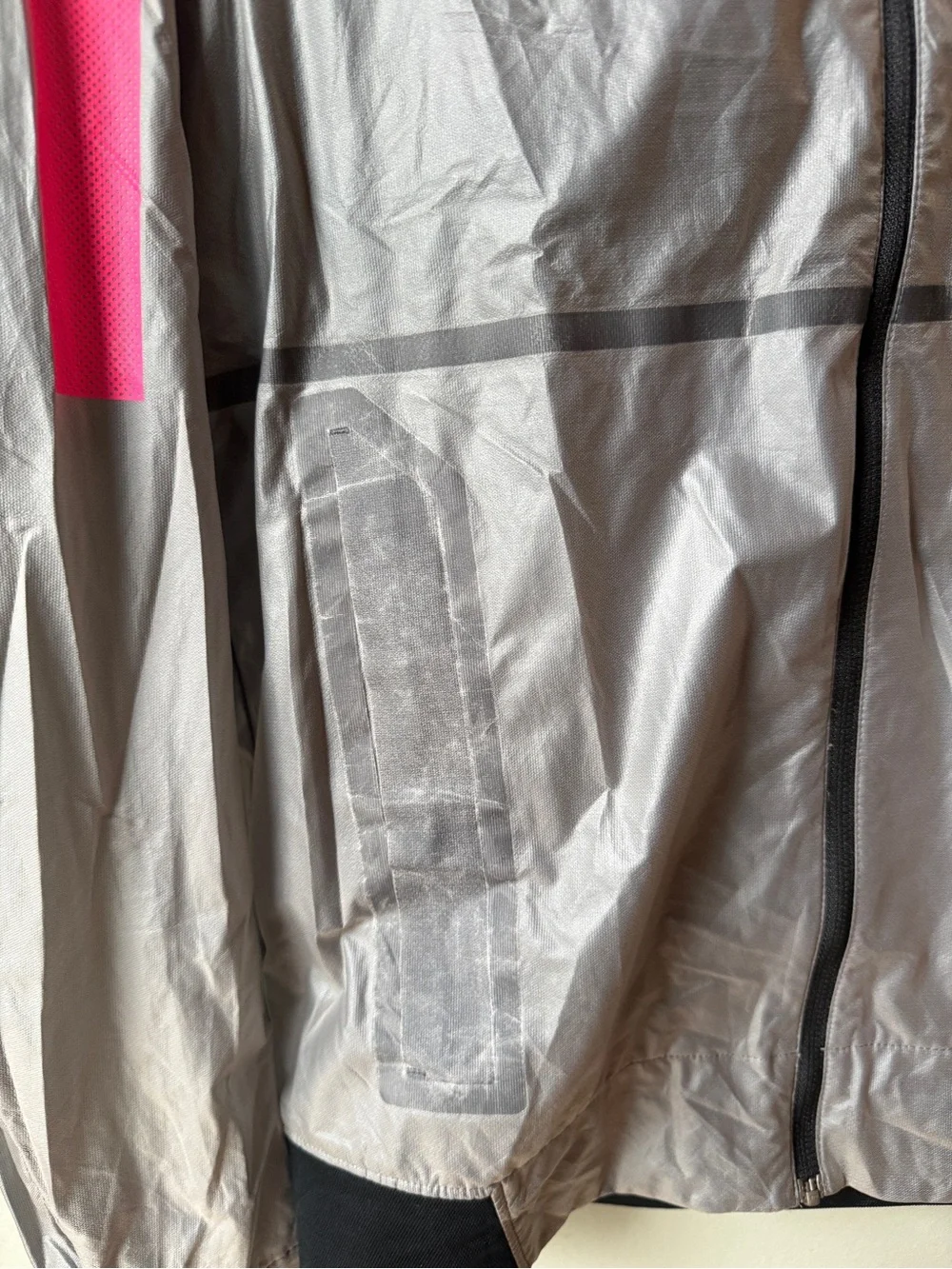 Nike Women’s Gray Pink Lightweight Running Windbreaker Jacket